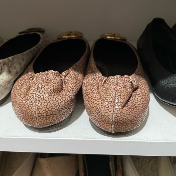 Tory Burch Reva Tan Snakeprint Flats size 6. - Picture 2 of 6